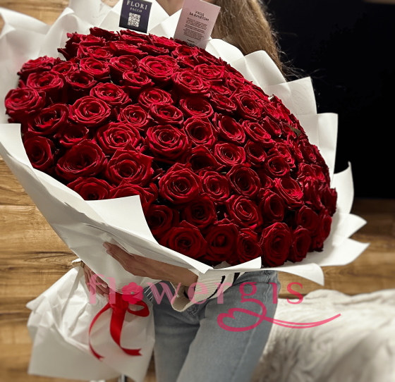 Подарок, который говорит «Я люблю» – 101 красная роза Red Naomi